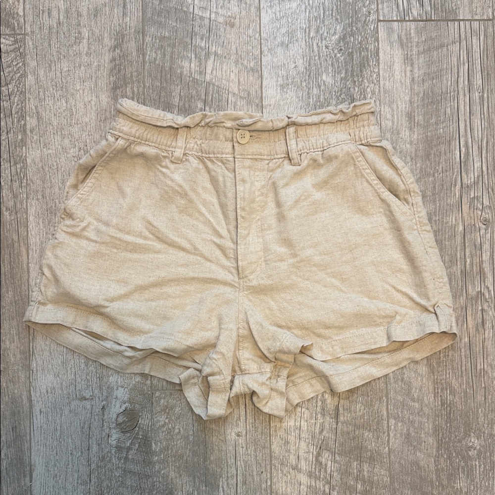 Hollister Women’s Ultra High Rise Soft Linen Blend Shorts